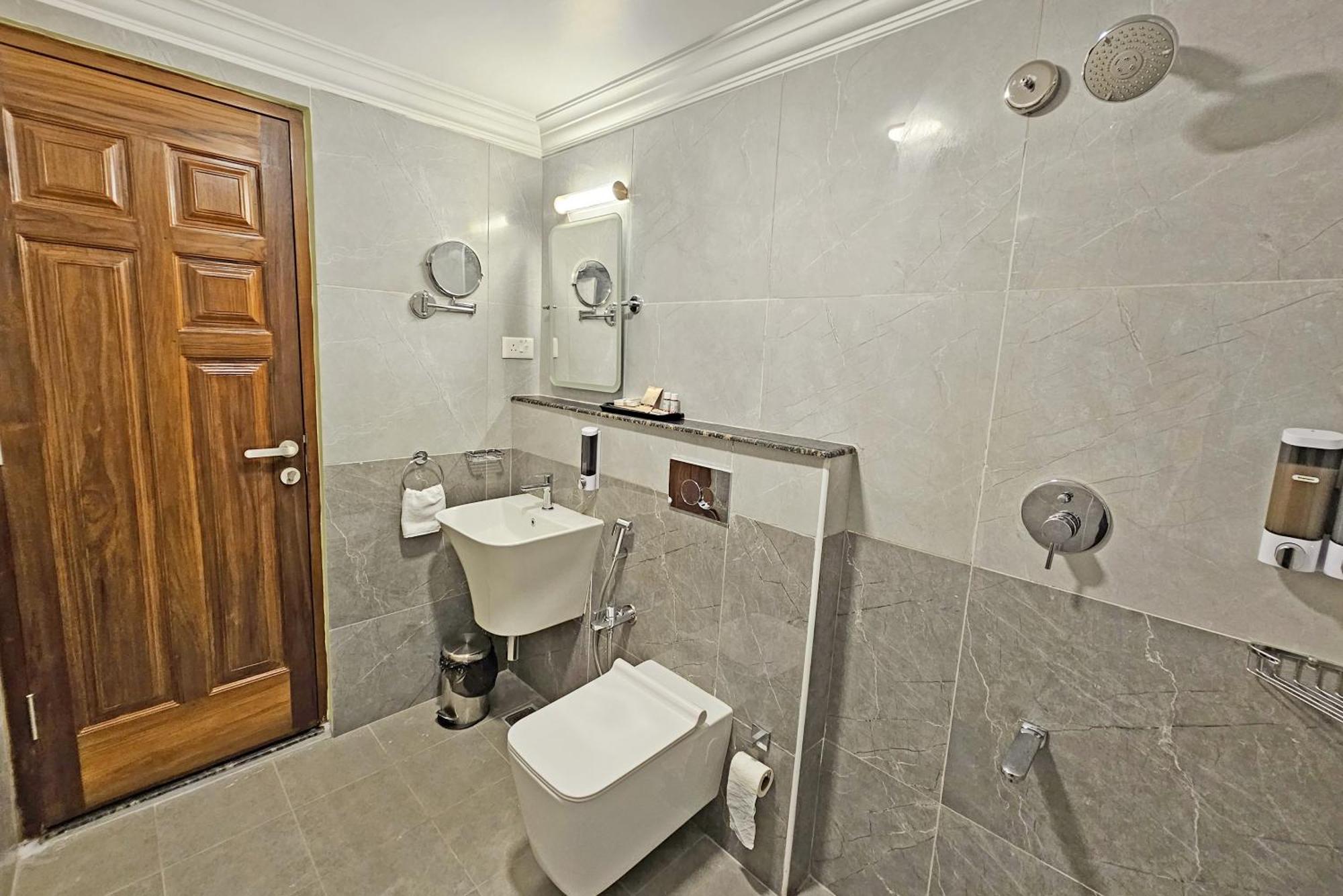 Le Colonial Suites Pondicherry Ngoại thất bức ảnh