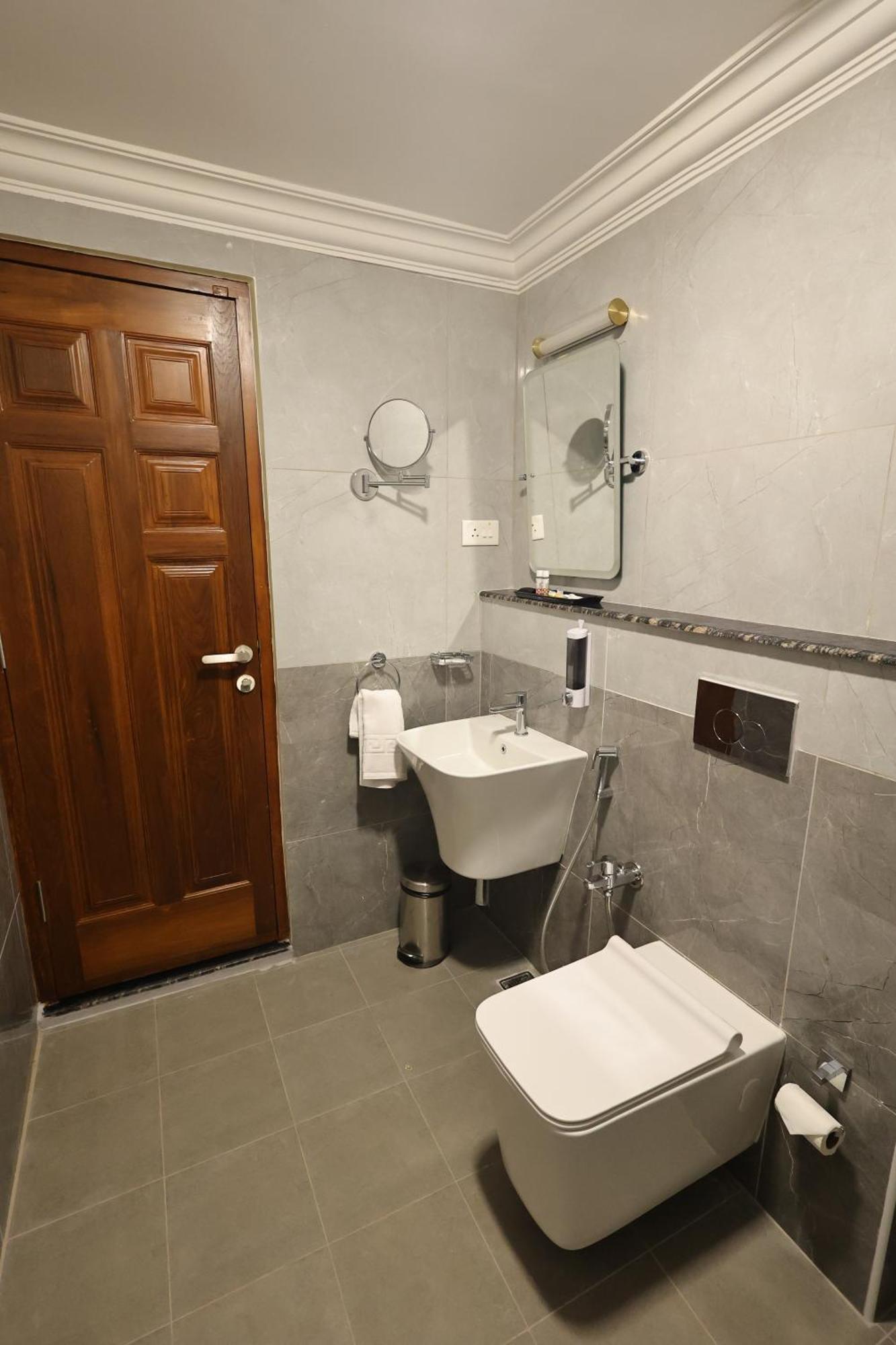 Le Colonial Suites Pondicherry Ngoại thất bức ảnh